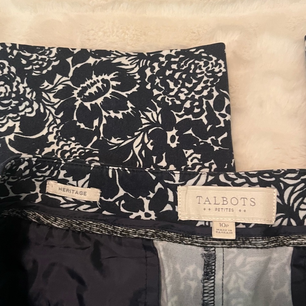 Talbots Heritage 10P Navy Blue White Floral Cropped Length Business Casual Pants